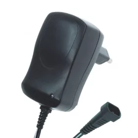   Home MW MA06 hálózati adapter, 600 mA áramfelvételig, LED visszajelző, 6db-os csatlakozókészlet, 3-12 V DC, polaritás-állítás