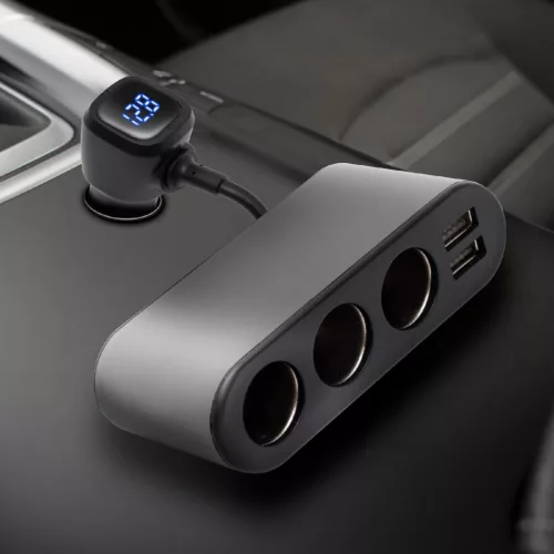 SAL SAU80W autós feszültségelosztó és USB töltő, 3.4A USB töltő, max.80Watt, fém burkolat, Voltmérő, autó-akkumulátor állapotának ellenőrzése, 12/24V járművekhez