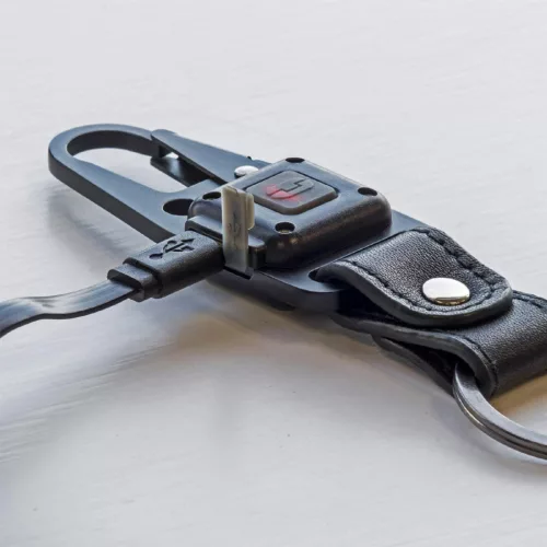 True Utility Cliplite, TU918, kulcstartó karabiner, tölthető lámpa, 4 funkció, 47 lm COB LED, Li-ion, marhabőr szíj, rozsdamentes acélváz